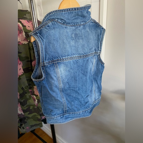 Gap large denim vest girls - great spring and summer piece! - Picture 3 of 4